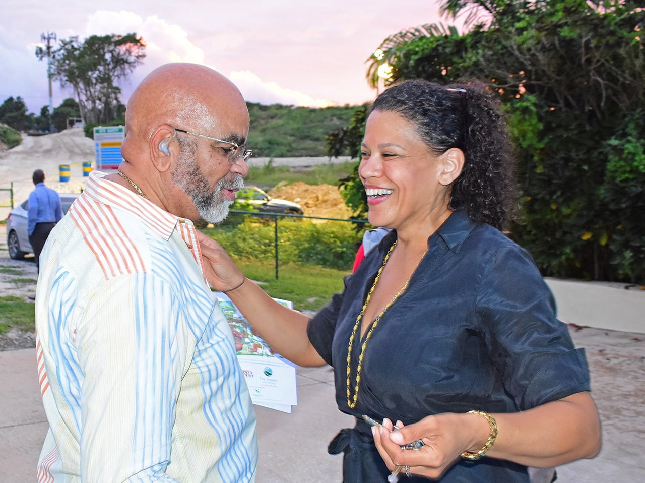 Kim Brooks (right) welcoming Charles Edwards to BARP’s wine-tasting session recently.